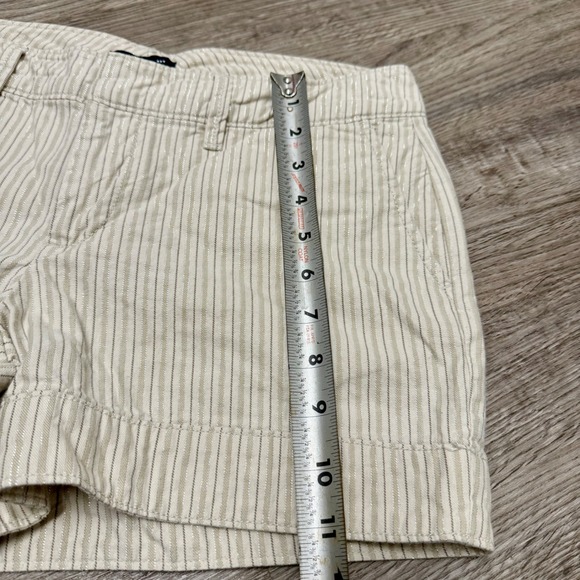 Gap Womens Khaki White Metallic Striped Shorts Size 6 Chino Cuffed Casual - Picture 4 of 8